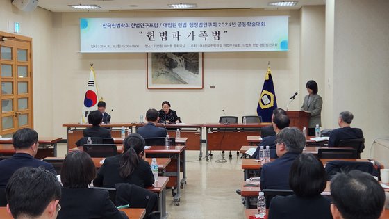 프랑스는 ‘공무침해’로 엄벌한다…“간통죄 대신 중혼죄 필요”