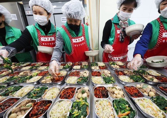 한국 복지 지출 증가율 '최고'…GDP 대비 비율은 가장 낮아