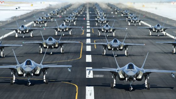 [단독] 주한미군 '스텔스 F-35A' 20대 배치 추진…성사 땐 79대