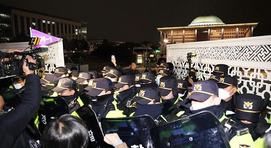 "휴교하나" 비상계엄 선포에 학부모 혼란…교육당국 "결정 안 됐다"