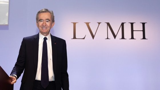 LVMH 아르노 회장 “비판 인사 사찰 요청” 의혹…재판서 혐의부인