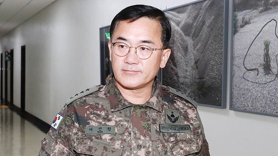 [단독] "尹, 총선 참패 뒤 수차례 계엄 꺼내…무릎 꿇고 말렸다"