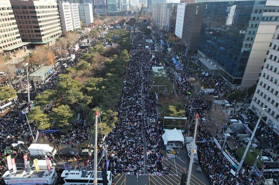 [속보] 여의도 집회에 9호선 여의도역·국회의사당역 무정차 통과