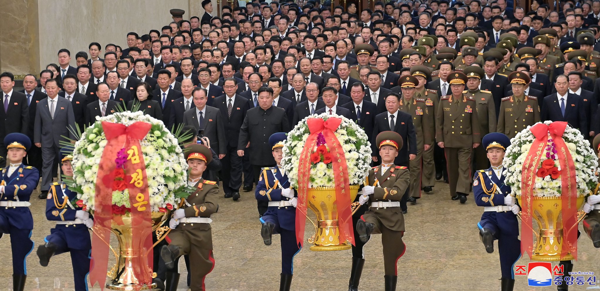 北김정은, '김정일 사망 13주기' 금수산태양궁전 참배