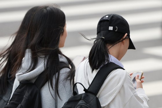 학생 절반, 온라인 정보 그대로 믿는다…팩트체크는 OECD 최하위권