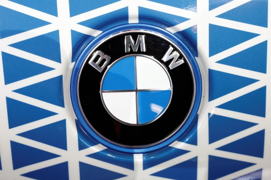 BMW, EU 제재 어기고 차 100대 러 수출…"관련 직원 해고"