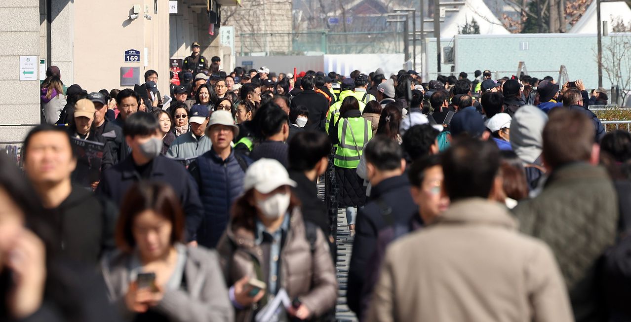 중앙일보: BTS 공연 앞두고 광화문 인파