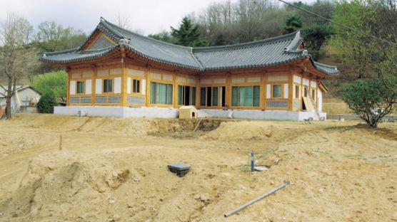 전통가구(架構)방식을 적용한 흙벽돌집 