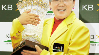 [사진] 여자골프 신지애, 3개 대회 연속 우승
