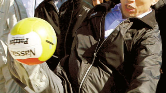 [사진] 이명박 “김경준 귀국해 법 조치 받아야”