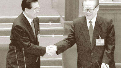 장쩌민·쩡칭훙 건재 … 타협의 ‘삼두정치’ 체제로
