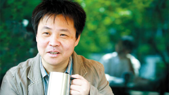 신작 『형제』 내고 한국과 한층 가까워진 중국 작가 위화