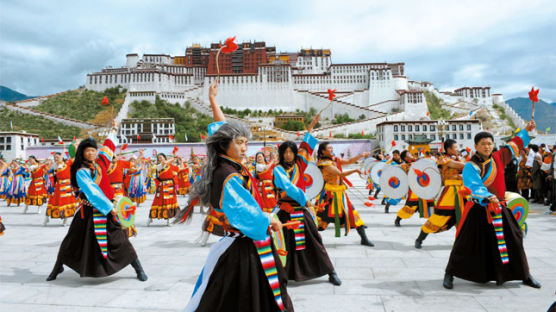 올림픽 聖火 지켜보는 티베트 포탈라궁