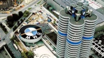 김태진 기자의 CarTalk 브랜드 이야기⑩ 전투기 엔진 만들던 BMW의 변신