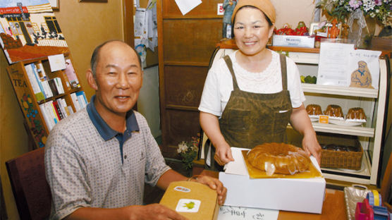 아내는 제주 당근으로 케이크 굽고 남편은 해외 주재원 경험 살려 번역 일