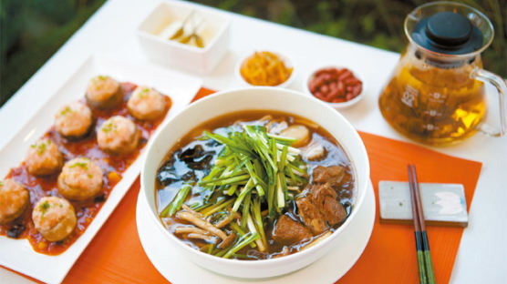 광둥·쓰촨 음식 베이스 삼아 한식 특성 가미