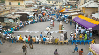 [Wide Shot] 아프리카 가나의 투표 대기 행렬