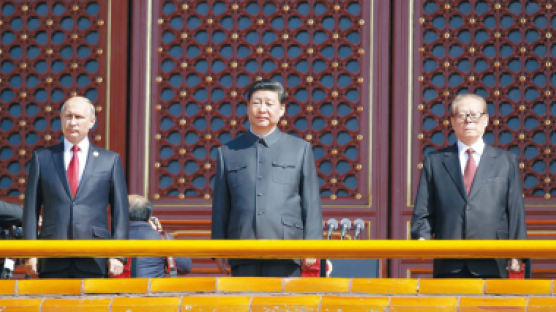 화려한 열병식 뒤엔 ‘권력은 총구에서’ 마오쩌둥의 메시지