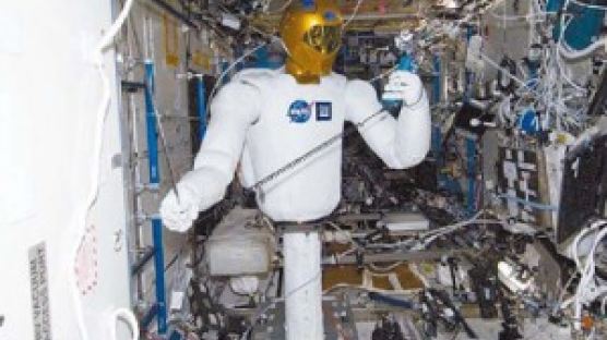 우주여행 1호 로봇 ‘로보노트’ 2011년 국제우주정거장 방문