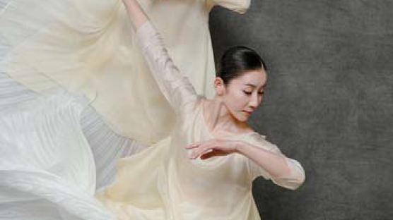 ‘한국인 몸짓’과 ‘동서양 조화’, 두 심청의 춤 배틀