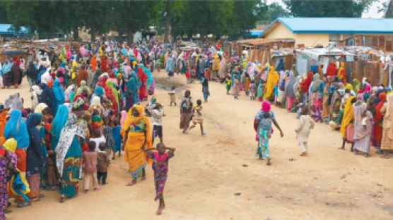 구호의 손길 기다리는 나이지리아 난민들