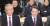 김종인 전 더불어민주당 비대위 대표(왼쪽)와 정운찬 전 총리가 지난달 28일 서울 여의도에서 열린 경제 관련 토론회에서 대화를 나누고 있다. [뉴시스]
