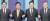 25일 충북 청주에서 열린 더불어민주당 대선후보 TV토론회에서 안희정·최성·이재명·문재인 후보(왼쪽부터)가 손을 맞잡고 기념 촬영을 하고 있다.