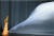 피나 바우쉬 탄츠테아터의 2008년작 ‘스위트 맘보’가 3월 24일부터 27일까지 서울 LG아트센터 무대에 올랐다. 무용수 줄리 앤 스탄작이 거대한 흰색 장막 앞에서 연기하고 있다. [사진 LG아트센터]