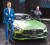3 실라키스 벤츠코리아 대표(왼쪽)가 ‘메르세데스-AMG GT R’을 선보이고 있다. 최고 속도 318㎞의 고성능차로 ‘녹색 괴물’로도 불린다.
