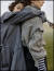 버버리 2017년 2월 컬렉션 캠페인. 여자 모델이 착용한 제품이 컬렉션에서 공개된 트로피컬 개버딘 트렌치코트다. © Burberry/Josh Olins