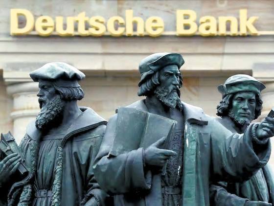 독일 프랑크푸르트의 도이치뱅크 본사. 도이치뱅크는 도널드 트럼프 미국 대통령의 빚 보증을 놓고 이해상충의 딜레마에 빠졌다. [로이터=뉴스1]