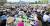 27일 오후 서울 광화문광장에서 열린 ‘미세먼지 해결을 위한 3000인 원탁회의’에 참가한 시민들이 광장에 설치된 테이블에 둘러앉아 토론하고 있다. 박종근 기자