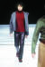 2003년 컬렉션에서는 짧은 외투와 몸에 붙는 바지로 90년대와 다른 실루엣을 선보였다. [사진 솔리드 옴므]