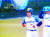한국프로야구 원년인 1982년 3월 27일 개막전에서 MBC 청룡 이종도가 연장 10회말 끝내기 만루 홈런을 때리고 홈인하고 있다. [TV화면 캡처]
