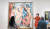 피카소는 수많은 작가들의 그림에서 ‘편집의 단위’를 ‘훔쳐와서’ 새롭게 편집했다. 이 편집을 가능케 한 ‘메타언어’는 훗날 ‘큐비즘’이라 불린다. 사진은 뉴욕 현대미술관(MoMA)에서 피카소의 ‘아비뇽의 처녀들’ 설명을 듣고 있는 관람객들. [사진 문소영]