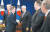 지난해 9월 24일 미국 뉴욕에서 열린 한·미 정상회담에서 문재인 대통령이 마이크 펜스 미 부통령과 악수하고 있다. [연합뉴스]
