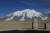 카라코람 하이웨이를 지나면서 볼 수 있는 설산 무스타거봉(7509m)의 둥근 능선은 고산반응에 숨이 가빠진 외지인들을 편하게 해 준다. [사진 윤태옥]