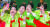 성년의 날인 지난 20일 대전한빛고교에서 열린 전통 성년례 행사에 참여한 학생들이 셀카를 찍고 있다. [뉴스1]
