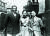 폴 로브슨(왼쪽)은 컬럼비아대학 법학과를 졸업한 가수이며 인권운동가, 연극인이었다. 경극배우 매이란팡(梅蘭芳·오른쪽)과도 친분이 두터웠다. 가운데는 할리우드에 처음 진출한 화교출신 배우 황류샹(黃柳霜). 1935년 3월, 뉴욕 브로드웨이. [사진 김명호]
