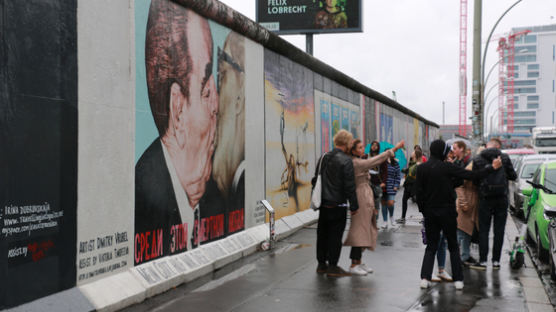 “정권 관계없이 일관된 동방정책이 베를린장벽 허물어”