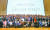 삼성전자 창립 50주년을 맞아 1일 삼성 디지털 시티에서 열린 기념식에서 임직원들이 파이팅을 외치고 있다. 이재용 부회장은 기념 메시지에서 도전·기술·사회적 책임을 강조했다. [사진 삼성전자]