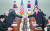 정경두 국방부 장관과 마크 에스퍼 미국 국방장관이 15일 국방부 청사에서 열린 안보협의회의(SCM)에서 악수하고 있다. [사진공동취재단]
