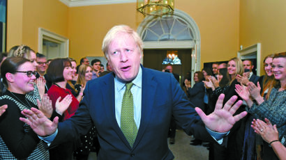 [사진] 총선 압승, 얼굴 편 영국 총리