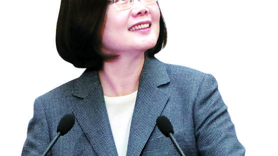 시진핑 압박에 ‘대만 vs 중국’ 구도…주권 외치는 차이잉원 재선 보인다