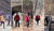지난 2월 29일과 3월 1일 북한산 원효봉, 새마을교 근처애서 등산객들이 마스크를 쓴 채 걸어가고 있다. 김홍준 기자