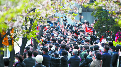 “제왕적 대통령 권한 축소, 정책은 총리가 맡는 권력 분립을”