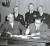 1954년 12월 공동방위조약에 서명하는 대만 외교부장 예궁차오와 미 국무장관 덜레스. 뒷줄 오른쪽 첫째는 주미대사 구웨이쥔(顧維鈞). [사진 김명호]