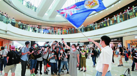 대선 노린 ‘트집’ vs 대만 겨냥 ‘큰 그림’…홍콩 갈등 악화