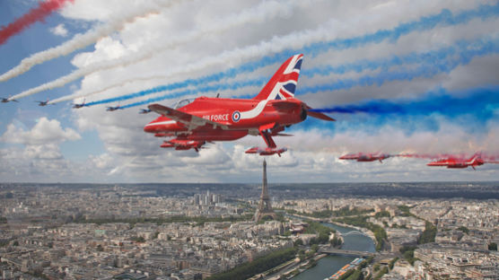 [사진] 파리 하늘서 만난 영국·프랑스 특수비행단