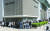 지난 5월 명품 브랜드 샤넬의 가격 인상이 알려지자 제품 구매를 위해 서울의 한 백화점 앞에서 줄 서 있는 모습. [연합뉴스]
